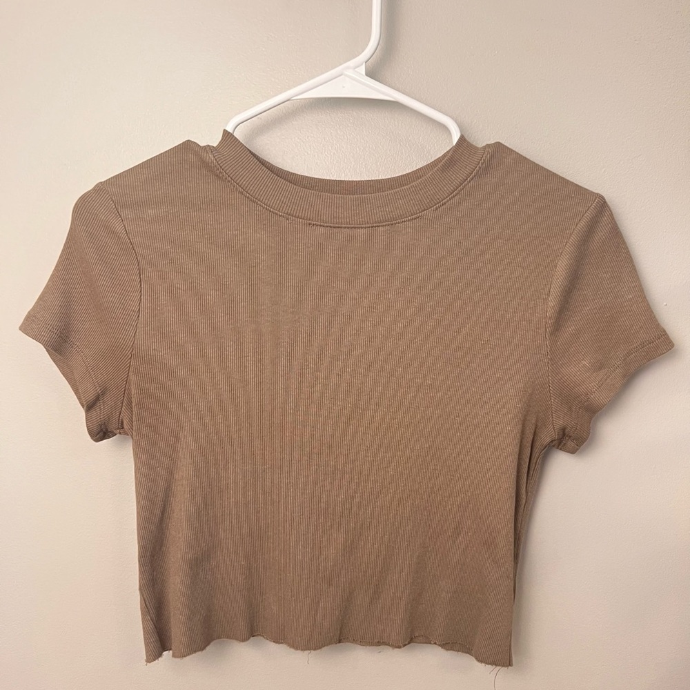 Brown cropped short sleeve shirt